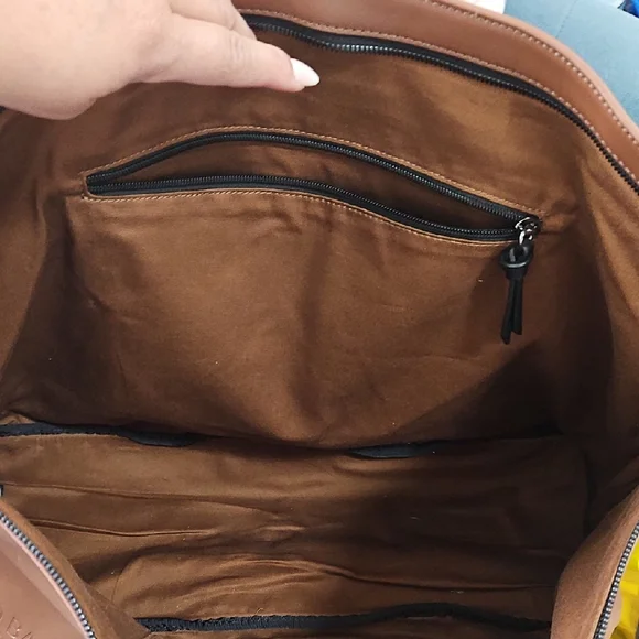 Ted Baker Tan Weekend Bag with Black Accents - Picture 6 of 13